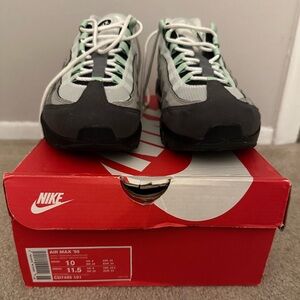 Nike Air Max 95 - Black and White